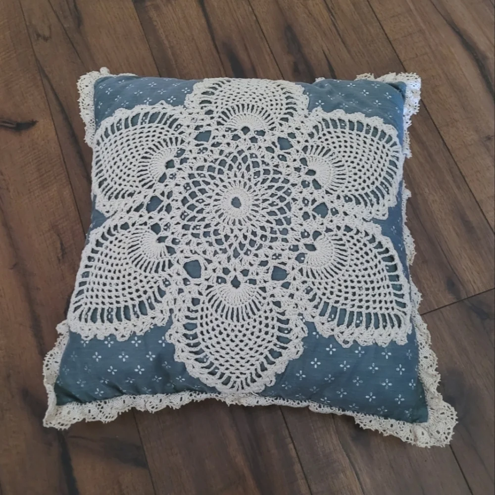 Vintage - Poplin & Pineapple Crochet‎ Pillow